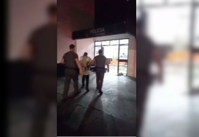 Imagem da noticia Homem é preso por abuso sexual infantil após levar menina de 5 anos para hotel; Pai sabia da exploração