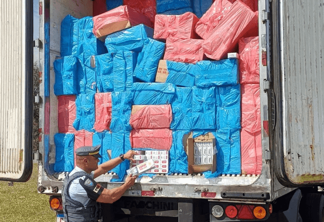 Imagem da noticia Polícia Rodoviária apreende 1 milhão de maços de cigarros contrabandeados em Sorocaba (SP)