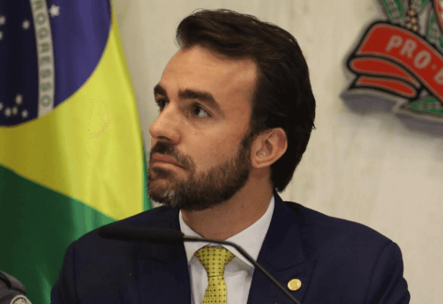 Imagem da noticia Justiça nega pedido de prisão contra o deputado Lucas Bove, ex-marido de Cinthia Chagas 