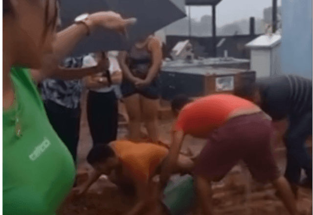 Imagem da noticia Vídeo: Familiares enterram idosa com as próprias mãos, após falta de coveiro no Tocantins