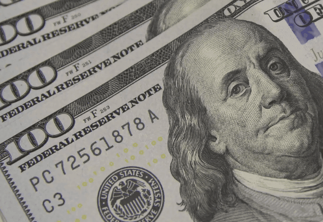 Imagem da noticia Dólar sobe e Ibovespa recua, refletindo temor com cenário fiscal do Brasil