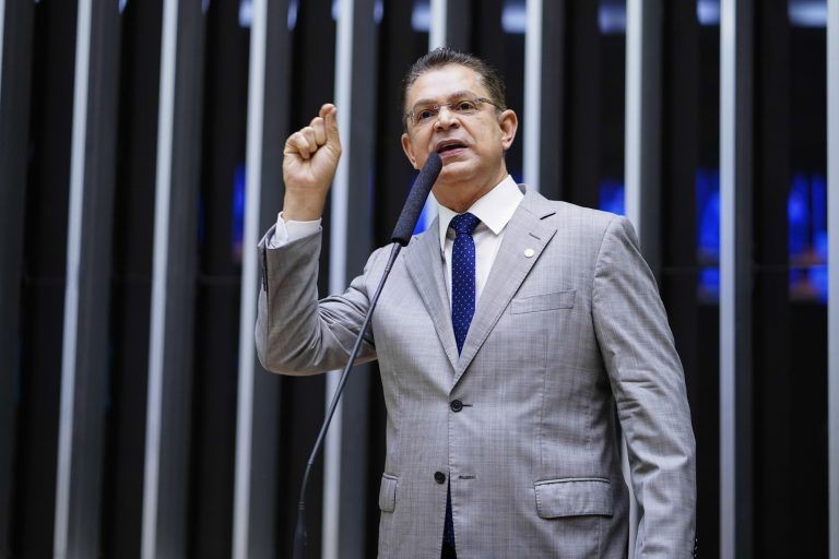 Imagem da noticia Líder do PL diz que Moraes demonstrou ‘alto grau de psicopatia’ ao mandar prender Bolsonaro