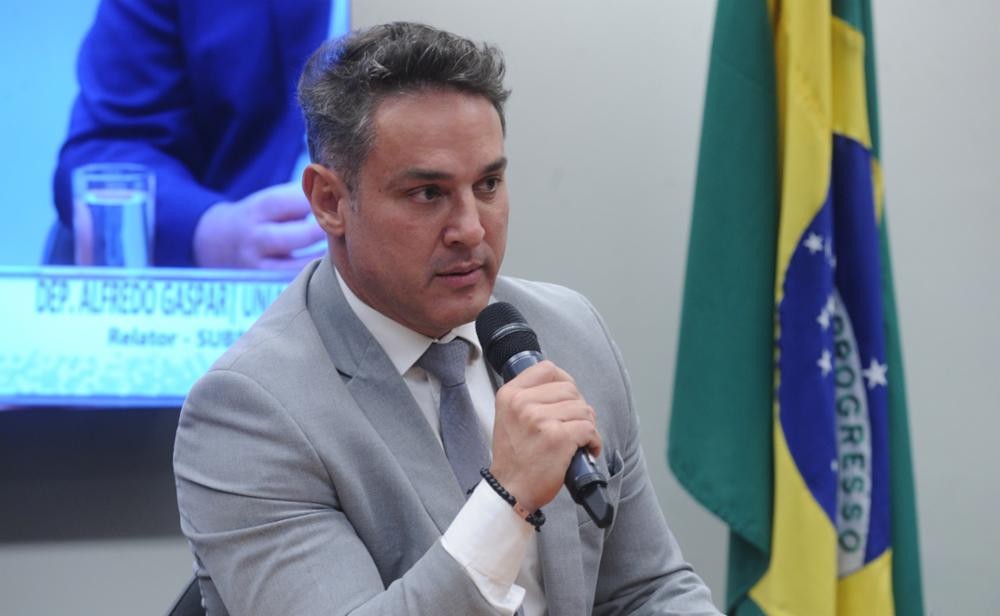 Imagem da noticia Líder da oposição na Câmara diz que Brasil vive “nanismo diplomático” sob governo Lula