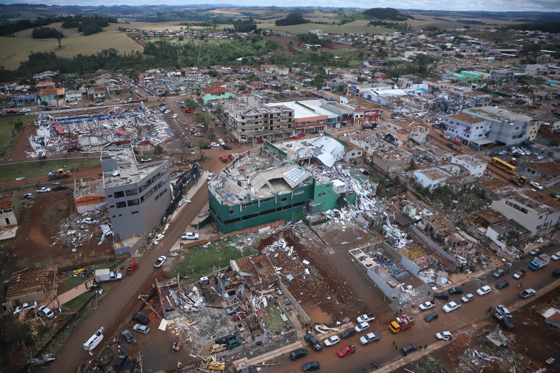 Imagem da noticia Gleisi afirma que governo federal vai liberar recursos para áreas atingidas por tornado no Paraná até segunda-feira