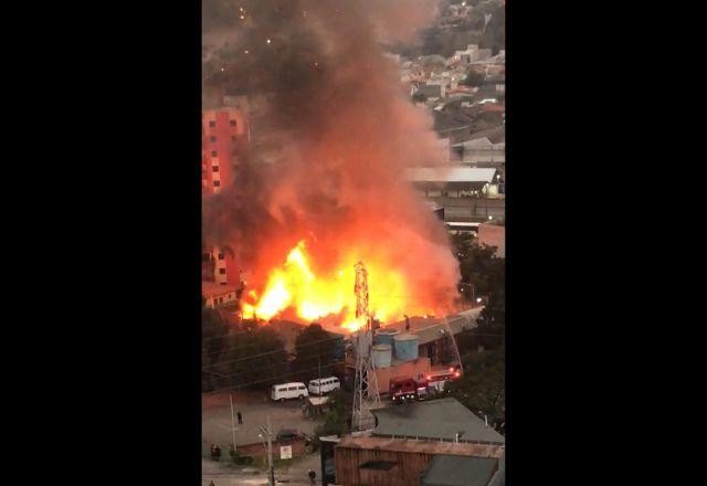 Imagem da noticia Incêndio atinge pizzaria Vesúvio, em Jundiaí (SP)