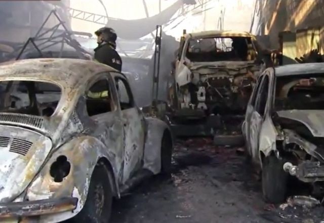Imagem da noticia Incêndio destrói oficina e fábrica de colchões na zona leste de SP