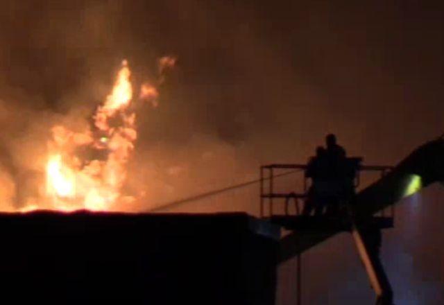 Imagem da noticia Incêndio em empresa de reciclagem em Guarulhos segue sem controle após 24 horas