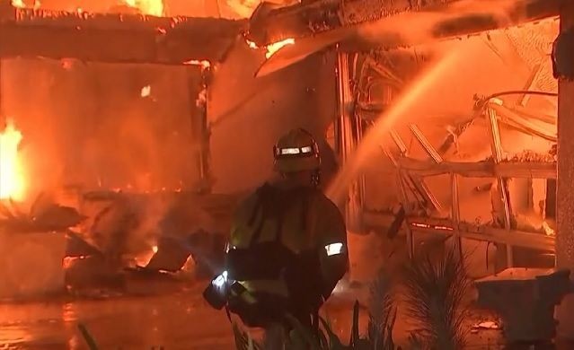 Imagem da noticia Incêndios em Los Angeles: Biden decreta desastre na região; cinco já morreram