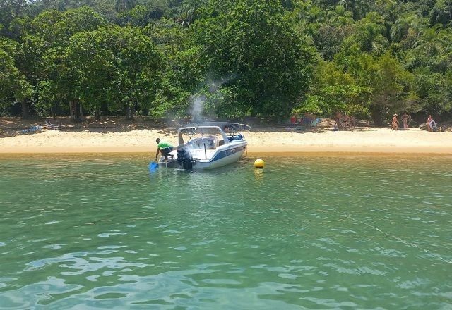 Imagem da noticia Polícia Militar Ambiental resgata oito pessoas de incêndio em lancha no litoral de SP