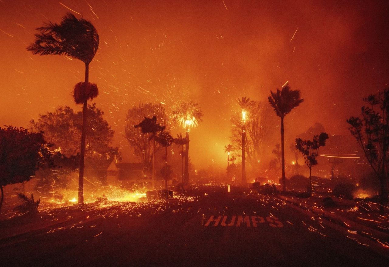 Imagem da noticia EUA: Sobe para 24 o número de mortos em incêndios na Califórnia