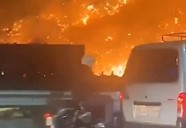 Imagem da noticia Nova Délhi é tomada por fumaça tóxica após incêndio em lixão