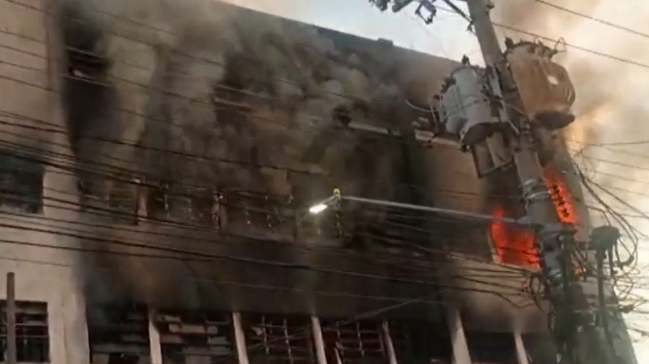 Imagem da noticia Duas pessoas, incluindo um bebê, morrem em incêndio em prédio na zona leste de São Paulo