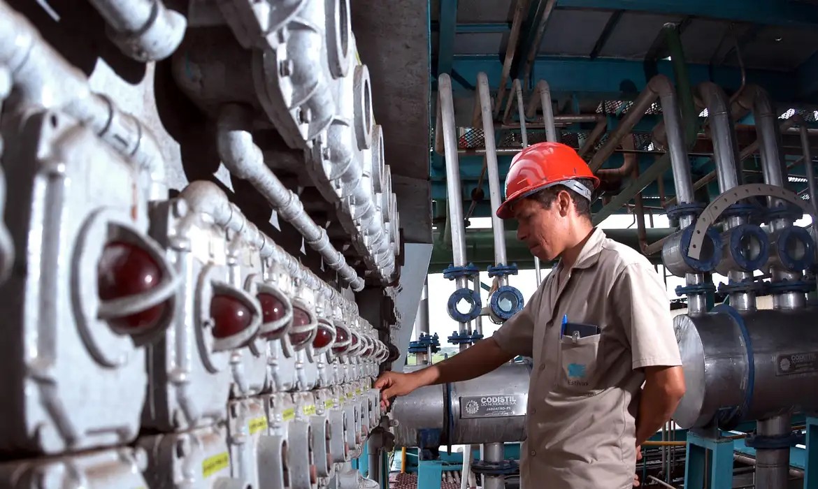 Imagem da noticia Produção industrial cresce 1,1% em dezembro e fecha 2023 com avanço de 0,2%