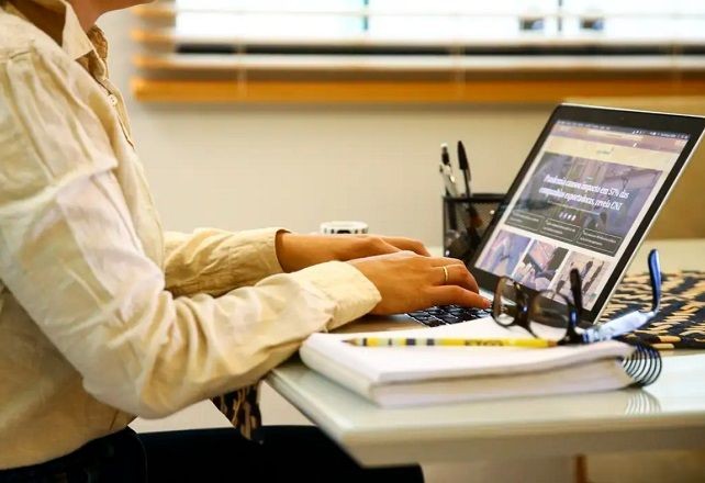 Imagem da noticia Governo lança instruções para pôr em prática igualdade salarial entre mulheres e homens