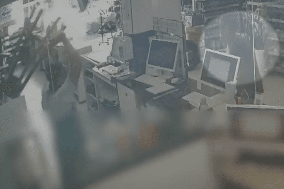 Imagem da noticia Marido invade local de trabalho da companheira e colega dela reage 