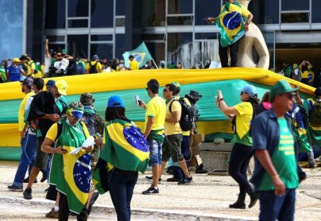 Imagem da noticia Bolsonaristas querem frear retirada de assinaturas de CPMI de 8 de janeiro