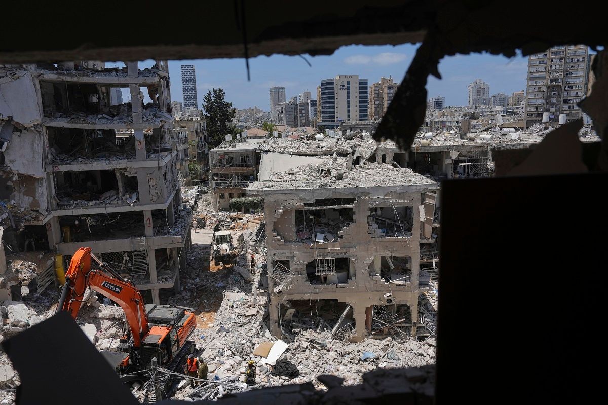 Imagem da noticia Conflito entre Israel e Irã entra no terceiro dia com novos ataques aéreos e dezenas de mortos