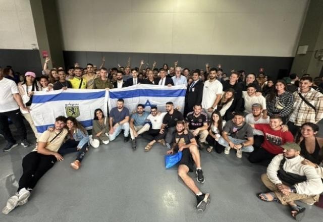 Imagem da noticia 170 reservistas convocados para a guerra embarcam em São Paulo rumo a Israel