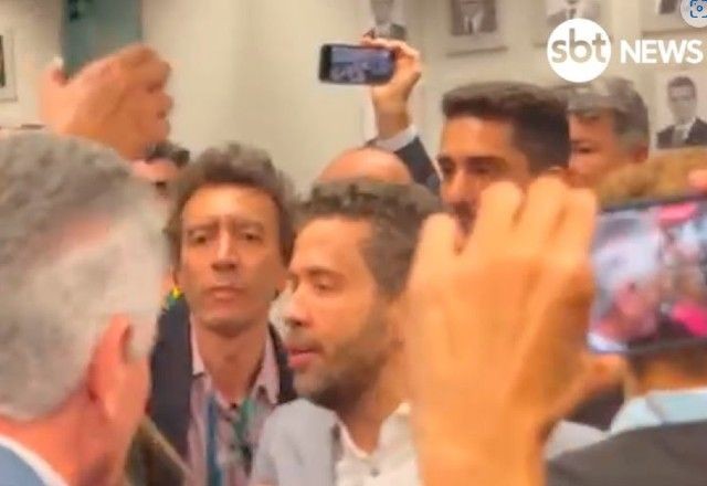 Imagem da noticia Janones bate-boca com deputados após se livrar de denúncia por "rachadinha"
