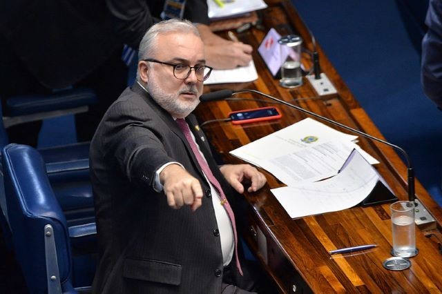 Imagem da noticia Entenda o processo de fritura que pode resultar na troca do presidente da Petrobras
