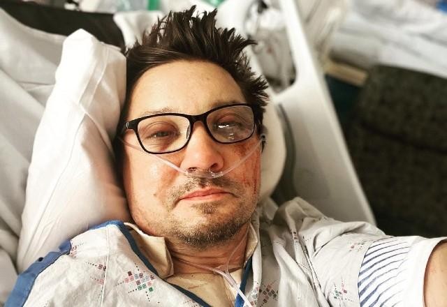 Imagem da noticia Jeremy Renner publica foto após sofrer acidente grave na neve
