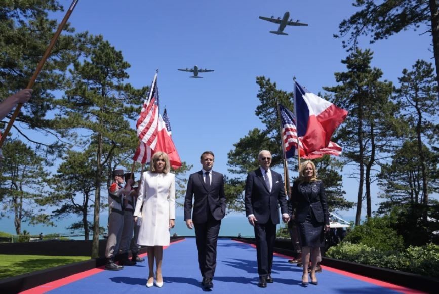 Imagem da noticia Rei Charles, Biden e outros líderes mundiais marcam 80 anos do Dia D