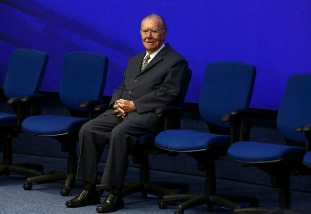 Imagem da noticia Ex-presidente José Sarney é internado após sofrer queda em casa