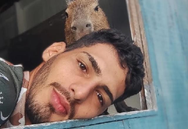 Imagem da noticia Morador do Amazonas viraliza nas redes sociais ao mostrar amizade com capivara