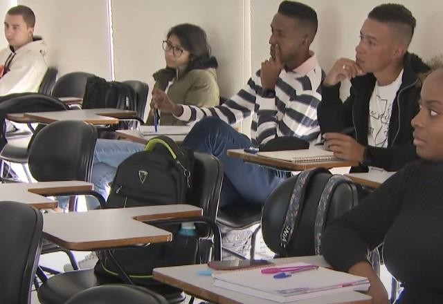Imagem da noticia Em busca do primeiro emprego, jovens investem em qualificação