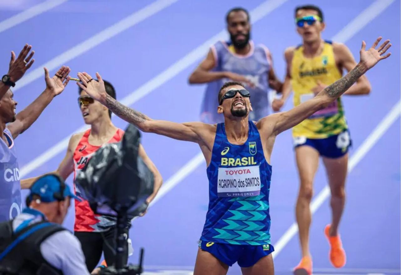 Imagem da noticia Julio Cesar conquista ouro no atletismo e bate recorde mundial na Paralimpíada de Paris