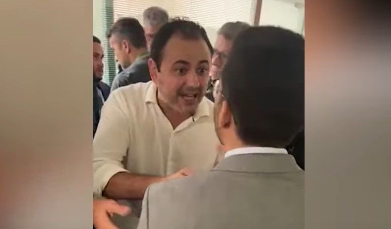 Deputados Glauber Braga e Kim Kataguiri trocam empurrões na Câmara; Veja vídeo