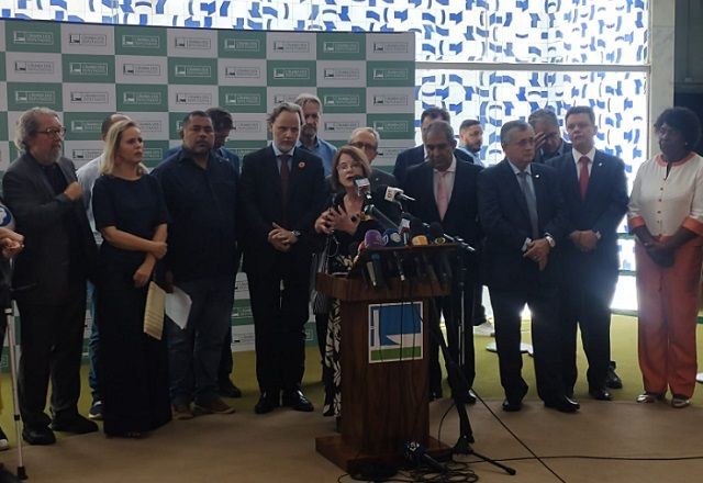 Imagem da noticia Juristas, parlamentares e movimentos sociais lançam manifesto em defesa da democracia