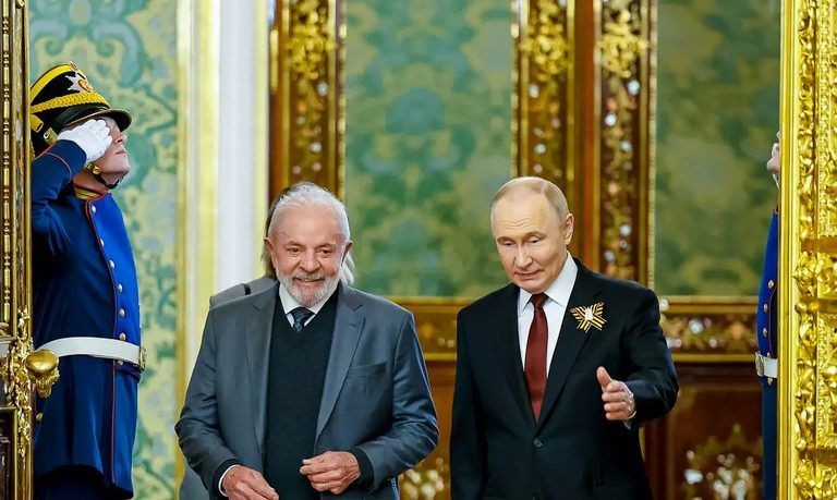 Imagem da noticia Lula reafirma interesse em acordos com a Rússia e critica tarifaço de Trump