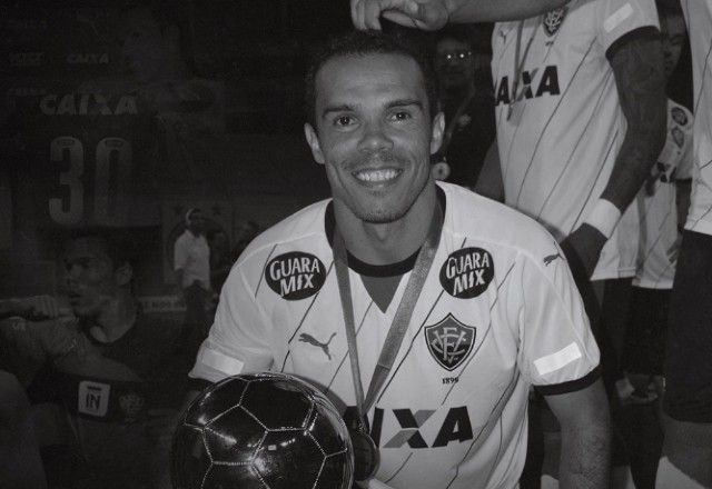 Imagem da noticia Morre Leandro Domingues, ídolo do Vitória, aos 41 anos