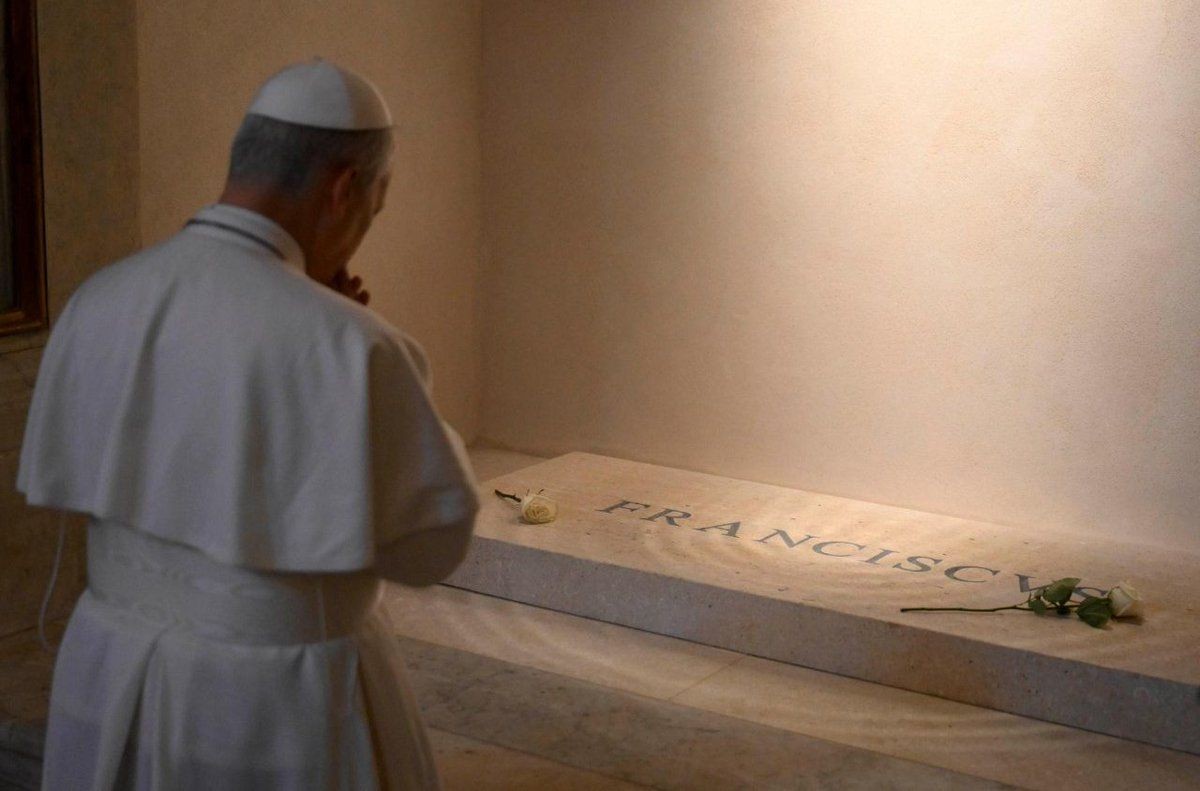 Imagem da noticia Papa Leão XIV visita túmulo de Francisco
