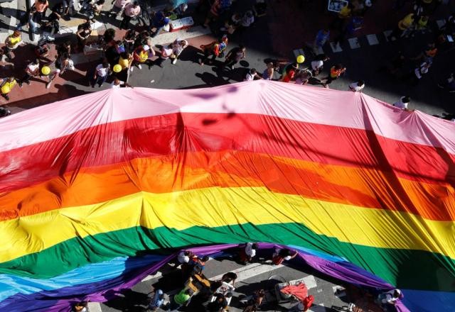Imagem da noticia Decisão sobre fim do casamento homoafetivo é adiada na Câmara