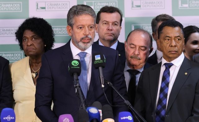 Lira anuncia que debate de projeto antiaborto só ocorrerá no segundo semestre