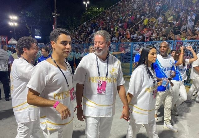 Imagem da noticia Renan Calheiros critica Lira e prefeito de Maceió por verba para desfile da Beija-Flor