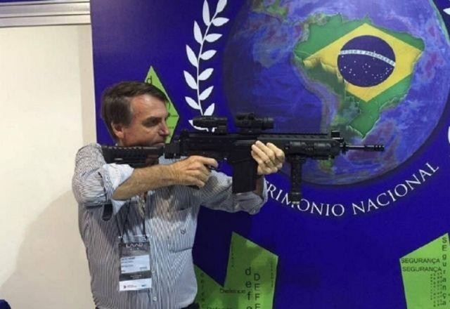 Imagem da noticia Poder Expresso: Bolsonaro defende uso de armas para manter democracia