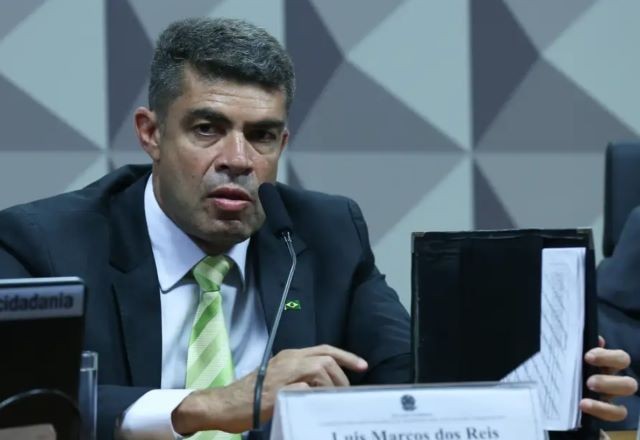 Imagem da noticia PGR analisa acordo com ex-assessor de Bolsonaro no Planalto e médico no caso das falsas vacinas