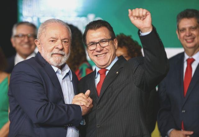 Imagem da noticia Vídeo: Luiz Marinho toma posse como ministro do Trabalho