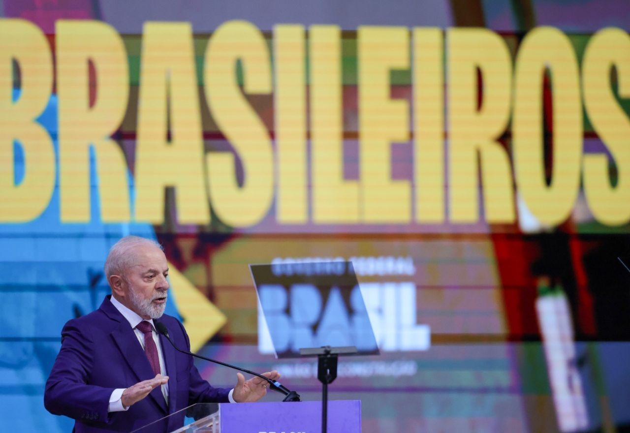 Imagem da noticia Datafolha: Lula freia a queda da popularidade, mas reprovação (38%) continua maior que aprovação (29%)