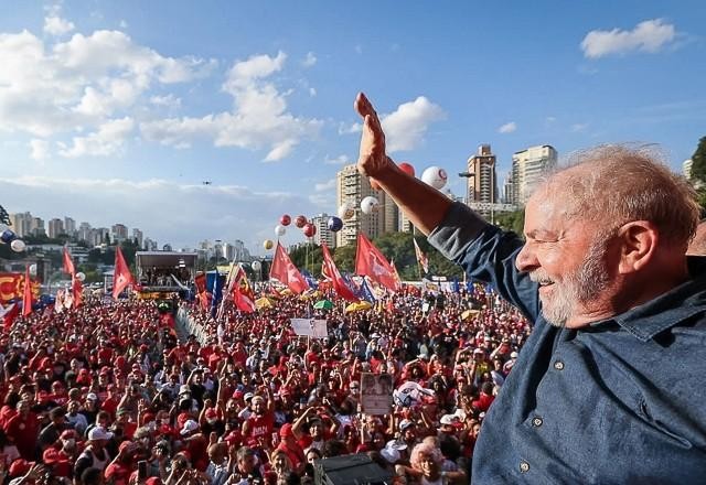 Imagem da noticia TSE multa campanha de Lula por propaganda eleitoral antecipada