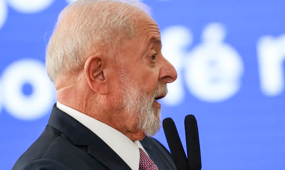 Imagem da noticia Lula liga para Eduardo Leite e anuncia apoio ao Rio Grande do Sul após temporais