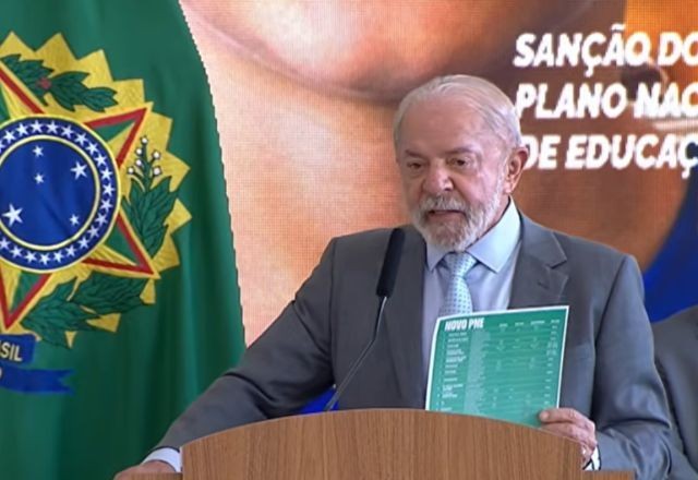 Imagem da noticia Lula sanciona Plano Nacional de Educação e diz que Brasil não precisa de escolas civico-militares
