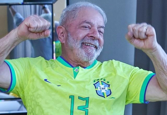 Imagem da noticia Lula comemora vitória da seleção e deseja melhoras para Pelé