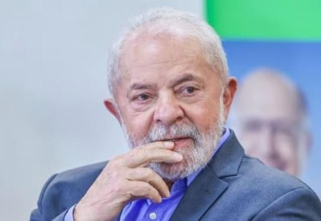 Imagem da noticia TSE suspende propaganda de Bolsonaro que chama Lula de corrupto e ladrão