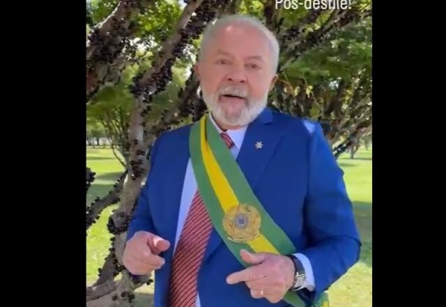 Após desfile do 7/9, Lula come jabuticaba: "Quem planta, colhe"