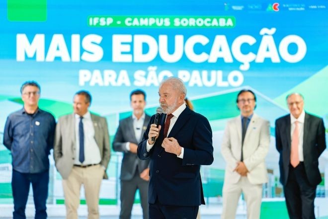 Imagem da noticia Lula diz que vai incluir estudantes do FIES em programa de renegociação de dívidas