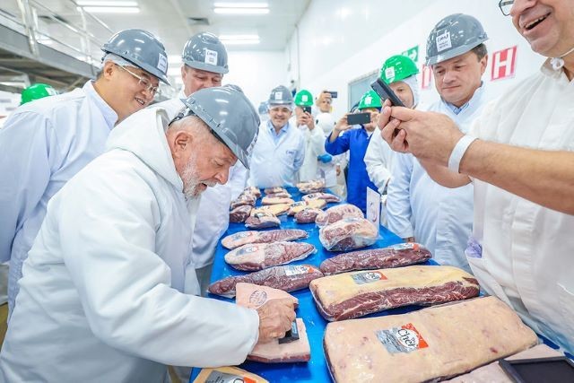 Imagem da noticia Lula diz que, se pudesse, assinaria um decreto para proibir mentira: “quem mentir vai preso"